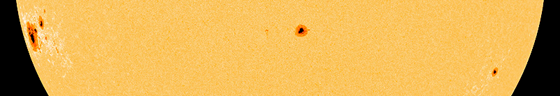 Die sehr große Sonnenfleckenregion 2192 dreht sich um die der erd-zugewandten Sonnenscheibe, wie sie vom Solar Dynamics Observatory aus gesehen wird.